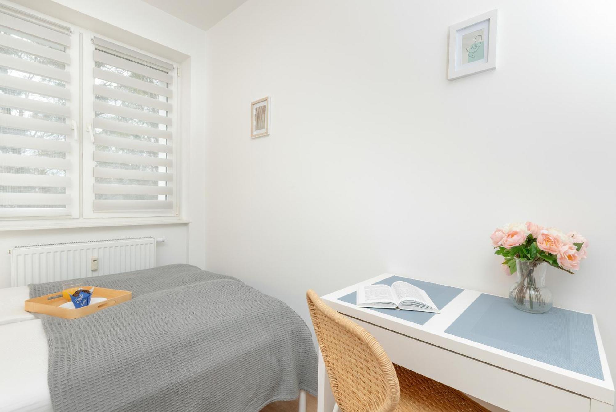 Apartment Charming Swietojanska In By Renters *
