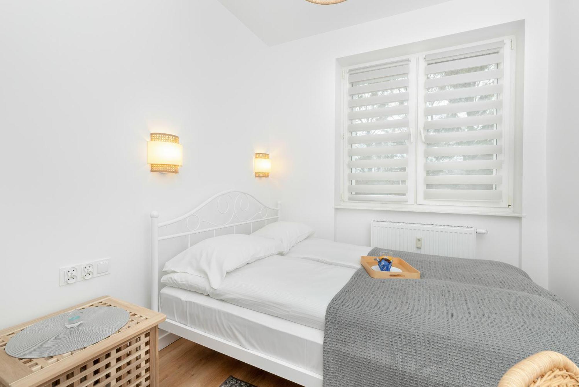 Charming Swietojanska In By Renters Apartment *